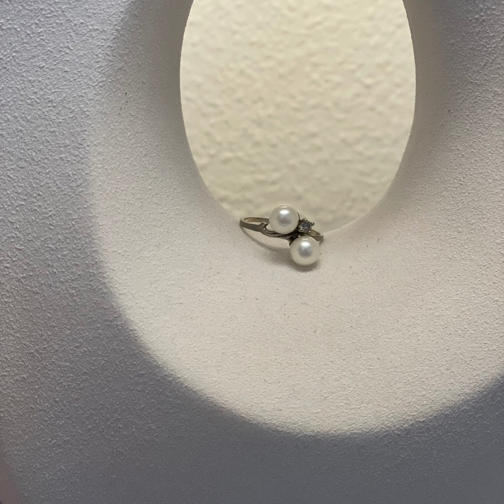Silver pearl ring